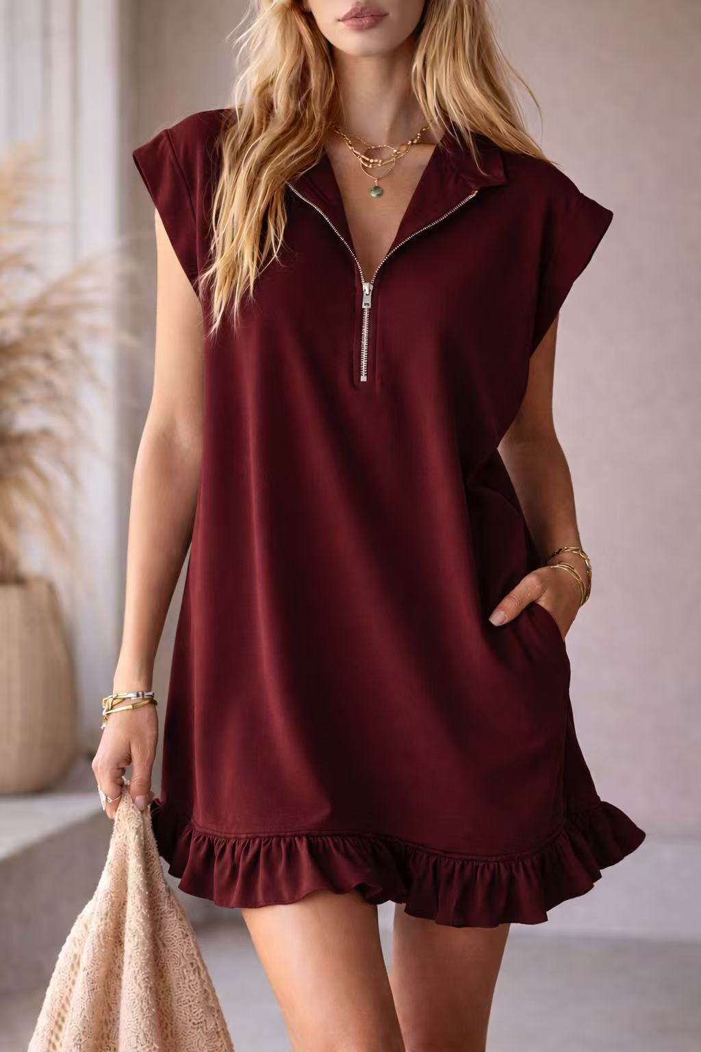 V-neck Sleeveless Dress With Two Pockets And A Zipper